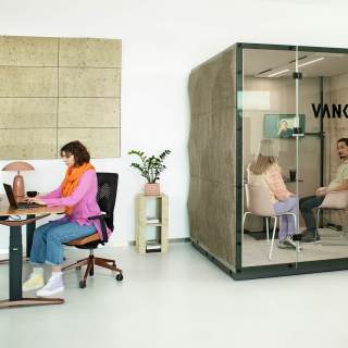 vank_box_bio_dark-ellipse-globe-4-person_meeting_and_work-move-table-v6-chair-1